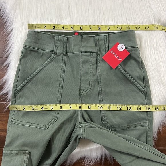 Spanx Size Small Petite SP Soft Sage Stretch Twill Ankle Cargo Pants - Picture 3 of 9